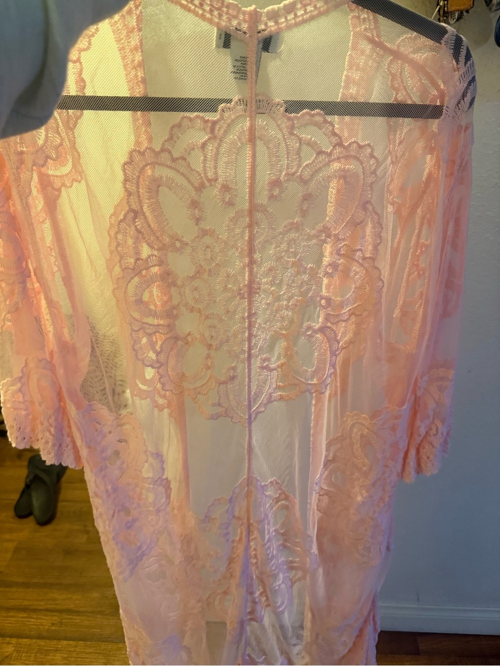 Rachel Zoe stunning lace fairycore dainty pink shall or cover up - Picture 4 of 4